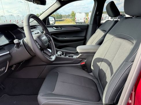 New 2025 Jeep Grand Cherokee Laredo X w/ Luxury Tech Group I image 9