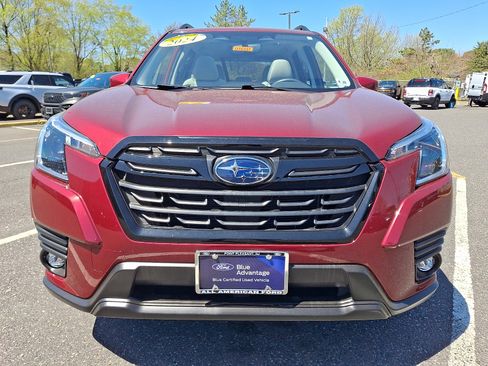 Used 2024 Subaru Forester Premium AWD/4WD image 3
