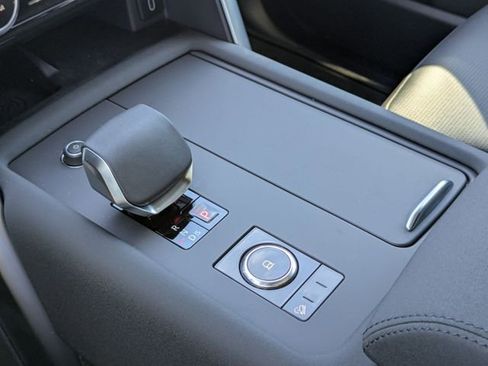 New 2026 Land Rover Discovery S image 9