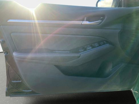 Used 2024 Nissan Altima 2.0 SR image 16