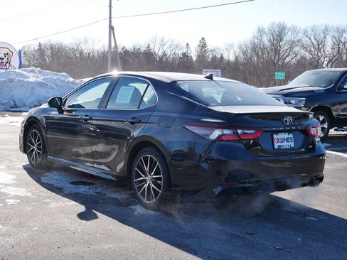 Used 2024 Toyota Camry SE image 5