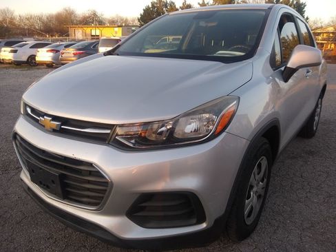 Used 2018 Chevrolet Trax LS image 1