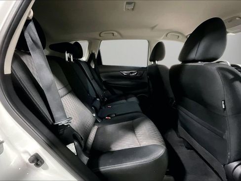 Used 2020 Nissan Rogue SV image 25