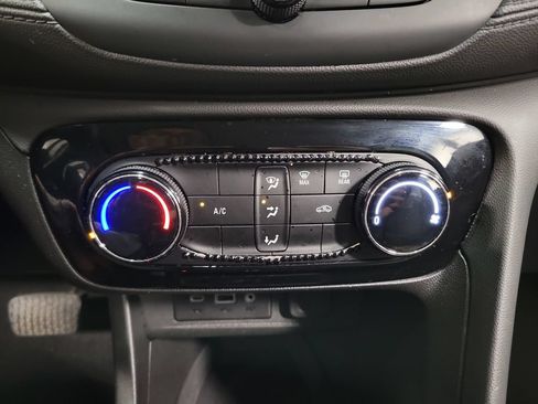 Used 2021 Buick Encore GX Preferred AWD/4WD image 19