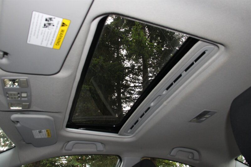Used 2004 MAZDA MAZDA3 s w/ Moonroof & 6-CD Pkg FWD image 9