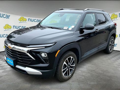 Used 2025 Chevrolet TrailBlazer LT w/ LT Cold Weather Package image 2