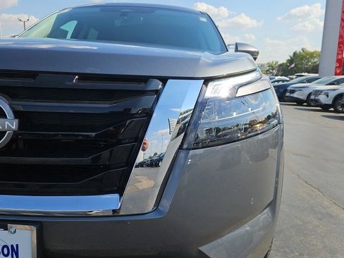 New 2025 Nissan Pathfinder Platinum image 14