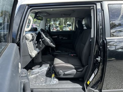 Used 2014 Toyota FJ Cruiser 4WD image 2