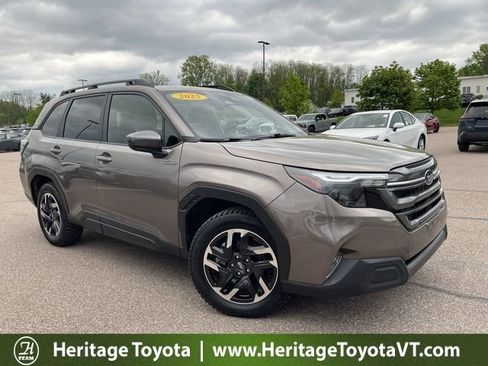 Used 2025 Subaru Forester Premium AWD/4WD image 1