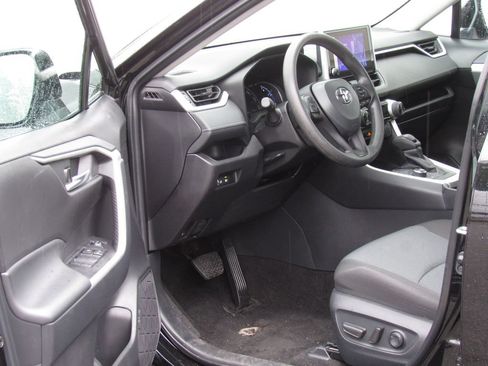 Certified 2025 Toyota RAV4 XLE AWD/4WD image 10