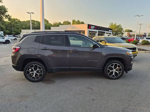 Used 2024 Jeep Compass Limited AWD/4WD image 2