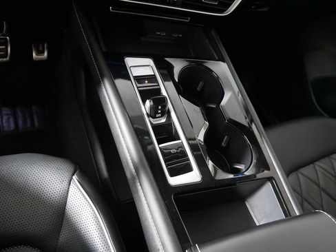 Certified 2024 Volkswagen Atlas SEL Premium R-Line image 24