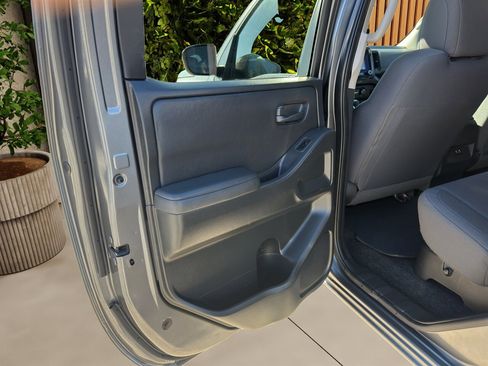 Used 2022 Nissan Frontier S image 11