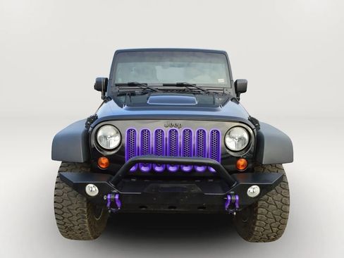 Used 2013 Jeep Wrangler Unlimited Sahara image 2