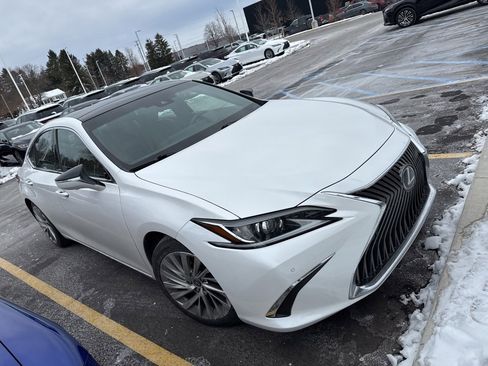 Used 2019 Lexus ES 350 Luxury image 3