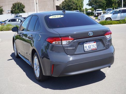 Used 2024 Toyota Corolla LE w/ LE Convenience Package FWD image 8