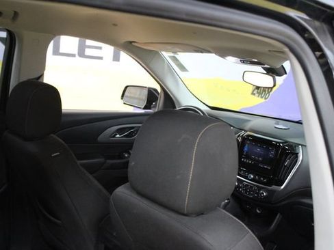 Used 2020 Chevrolet Traverse LT w/ LPO, Floor Liner Package AWD/4WD image 9