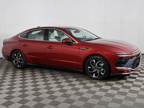 Used 2025 Hyundai Sonata SEL FWD image 13