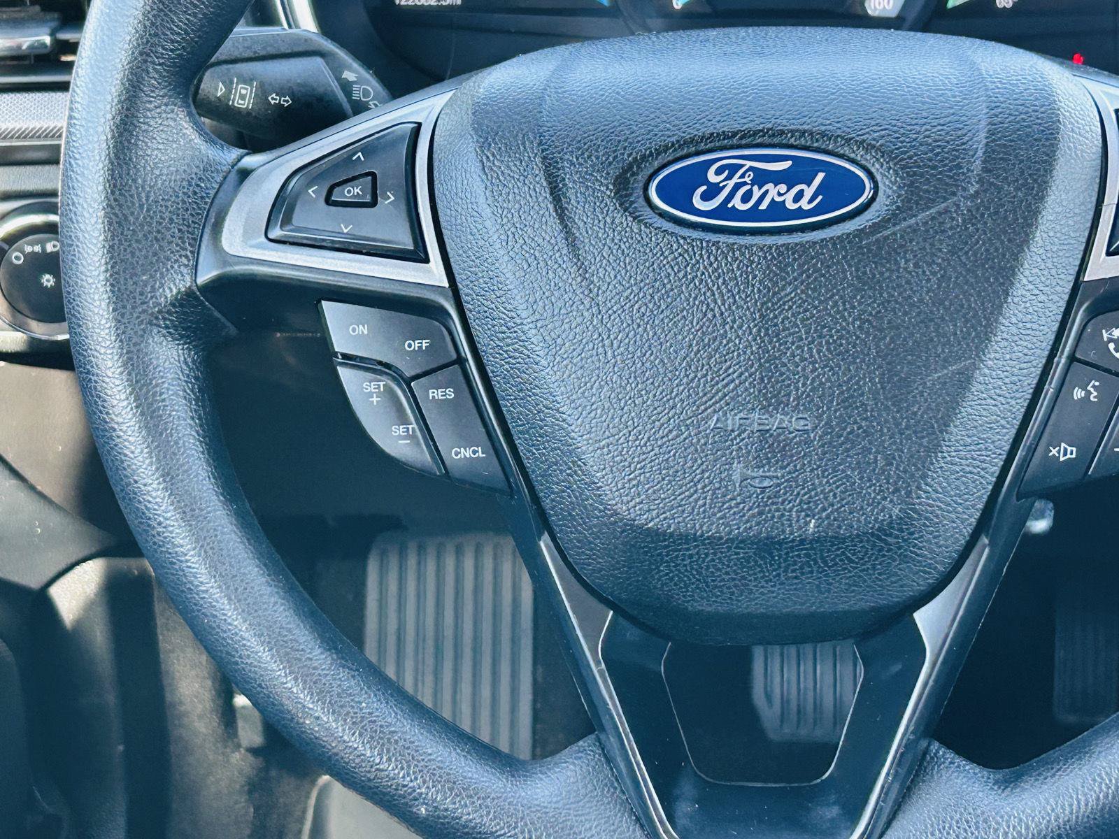 Used 2019 Ford Fusion SE FWD image 13