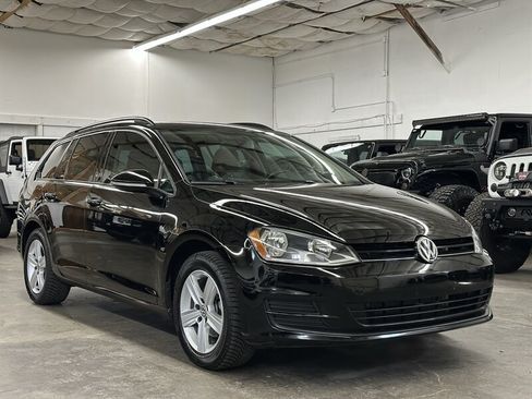 Used 2015 Volkswagen Golf TDI S FWD image 1