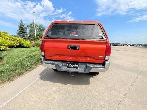 Used 2016 Toyota Tacoma TRD Off-Road w/ Towing Package AWD/4WD image 8