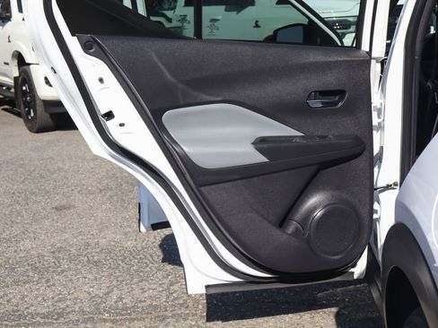 Used 2023 Nissan Kicks SR w/ SR Premium Package FWD image 36