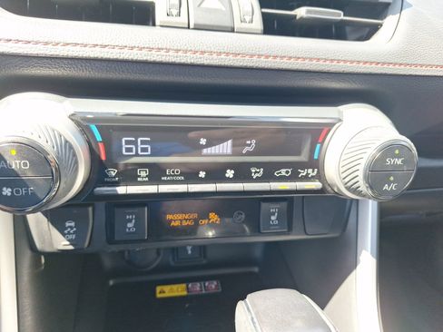 Used 2022 Toyota RAV4 XSE AWD/4WD image 28