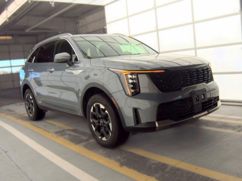 Used 2025 Kia Sorento S AWD/4WD image 4