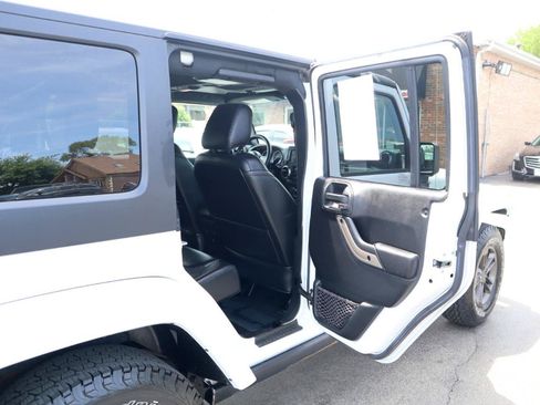 Used 2016 Jeep Wrangler Unlimited Sahara AWD/4WD image 13