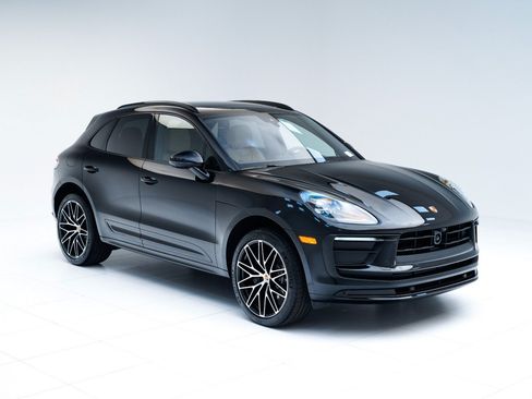 Certified 2026 Porsche Macan AWD/4WD image 7