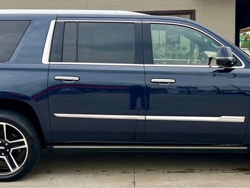Used 2017 Cadillac Escalade ESV Platinum AWD/4WD image 8