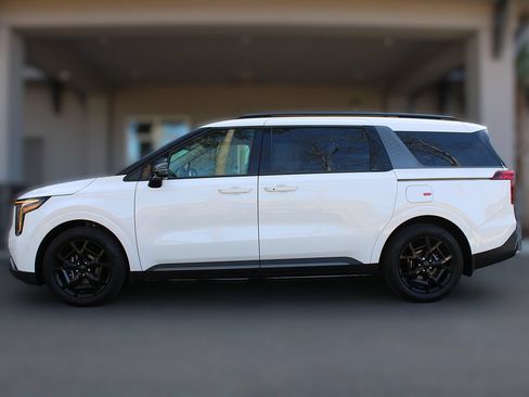New 2026 Kia Carnival SX w/ SX Dark Edition Package FWD image 17
