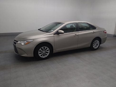 Used 2016 Toyota Camry LE FWD image 2
