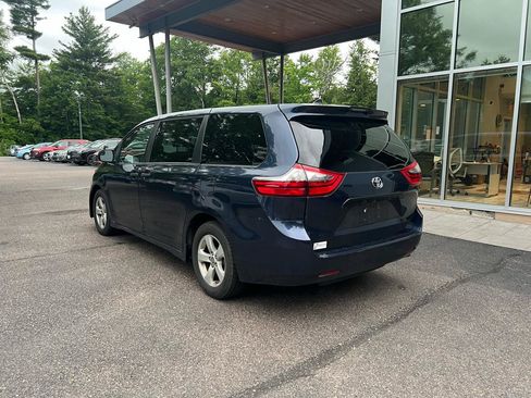 Used 2020 Toyota Sienna L FWD image 3