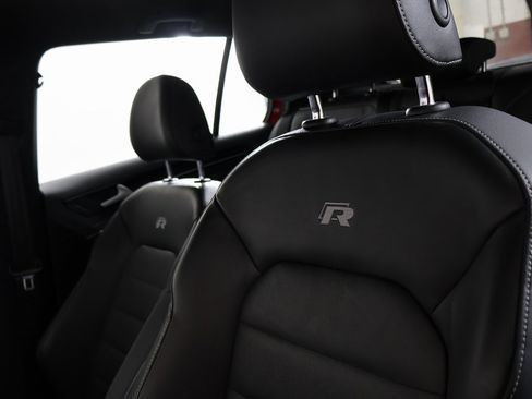 Used 2016 Volkswagen Golf R 4-Door image 18