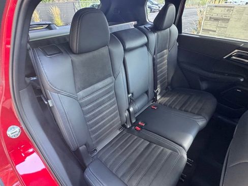 New 2025 Mitsubishi Outlander SE image 14
