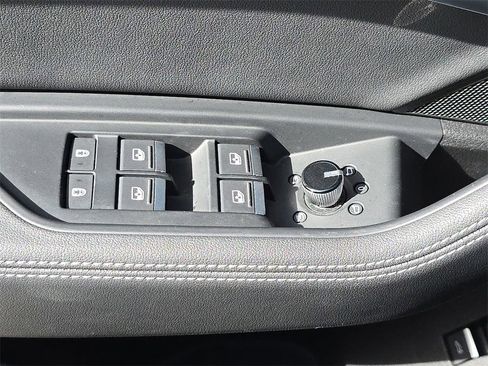 Certified 2022 Audi e-tron Premium image 19