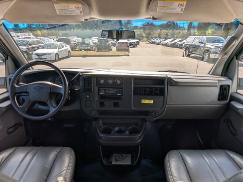 Used 2004 Chevrolet Express 1500 image 3