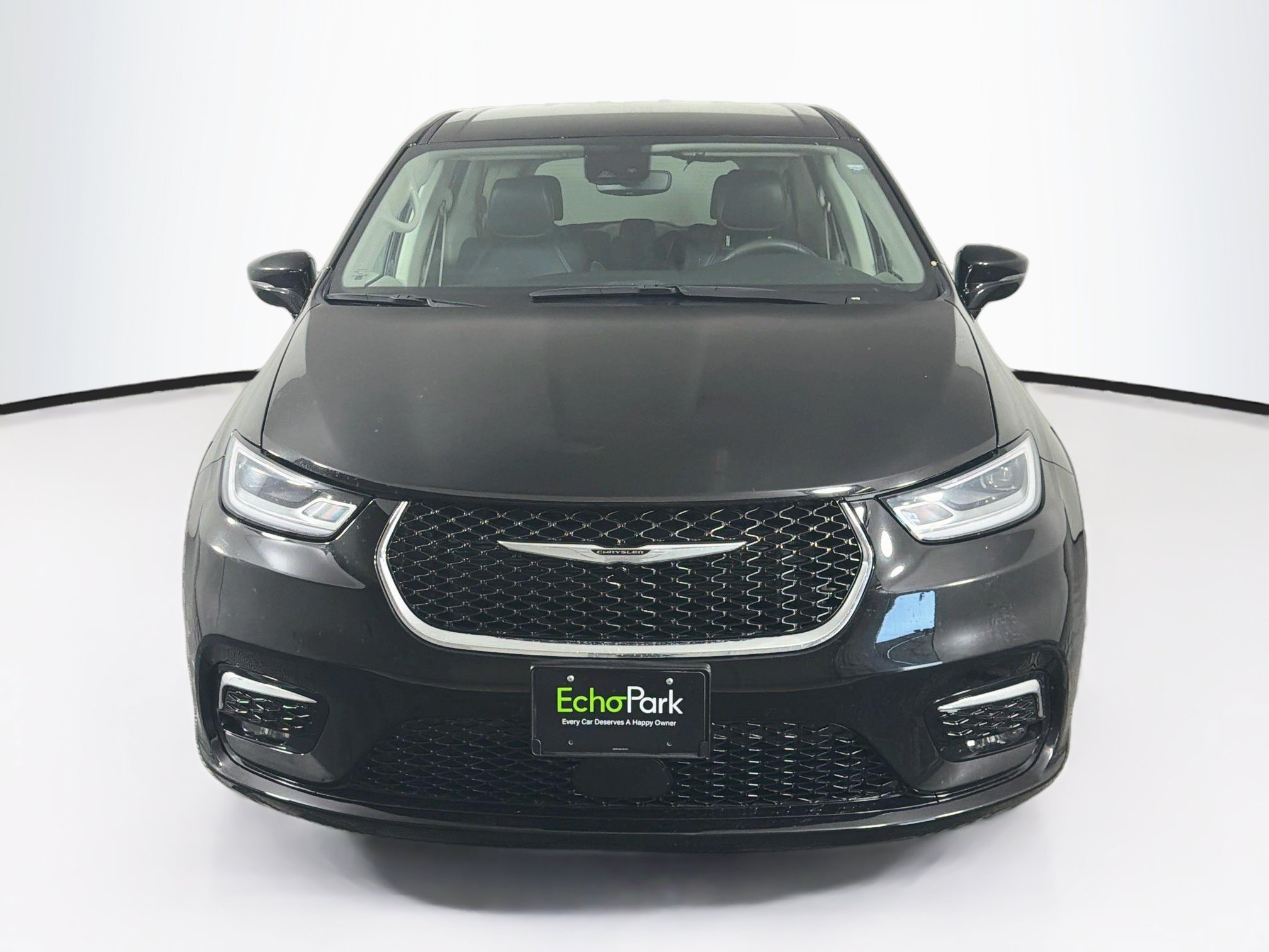 Used 2024 Chrysler Pacifica Touring-L FWD image 2
