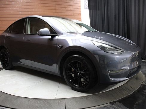 Used 2023 Tesla Model Y Long Range image 37