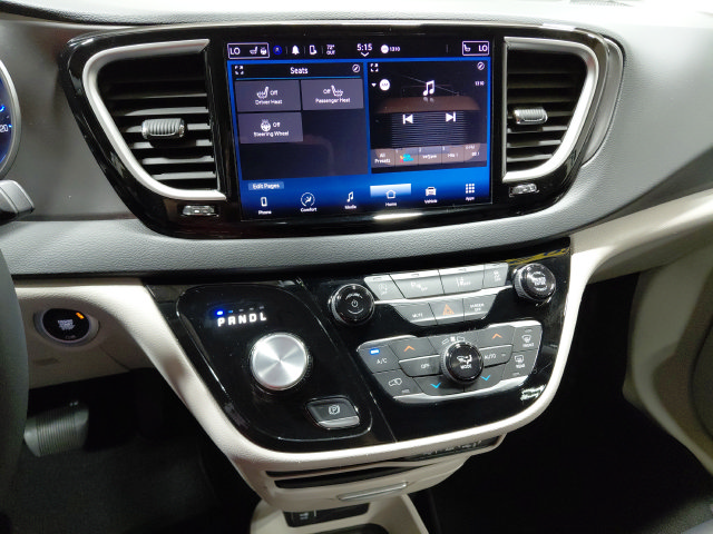 Used 2024 Chrysler Pacifica Touring-L FWD image 34