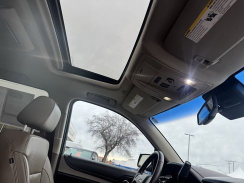 Used 2017 Chevrolet Suburban Premier image 42