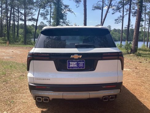 New 2026 Chevrolet Traverse LT w/ Driver Confidence Package FWD image 3
