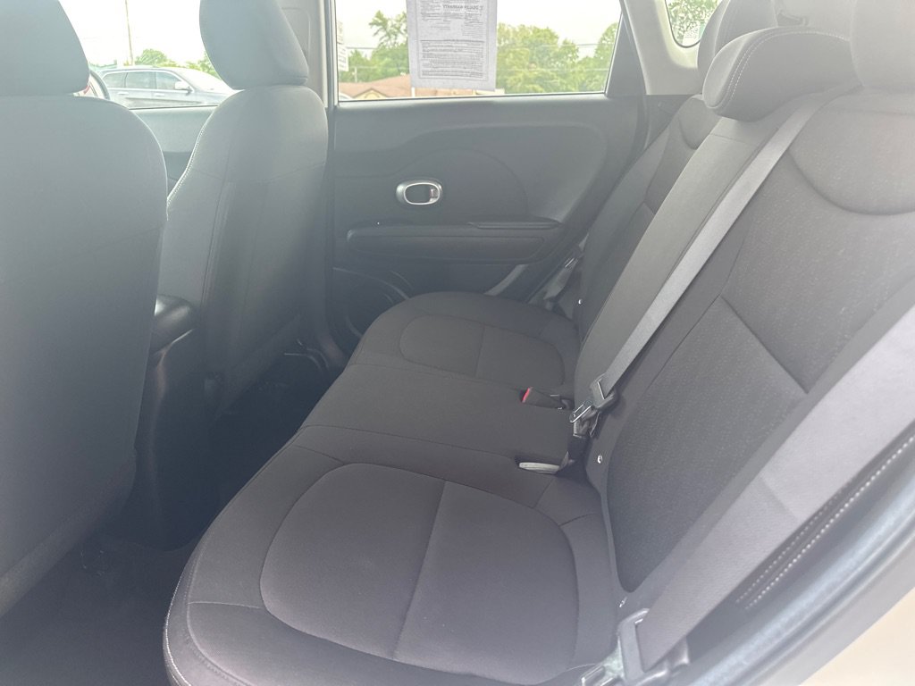 Used 2015 Kia Soul FWD image 16