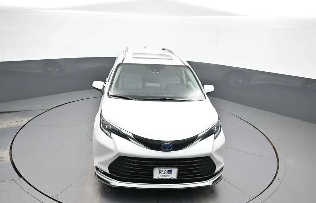 Used 2024 Toyota Sienna XLE w/ XLE Plus Package AWD/4WD image 37