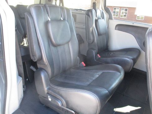 Used 2012 Chrysler Town & Country Touring-L w/ Premium Group image 39