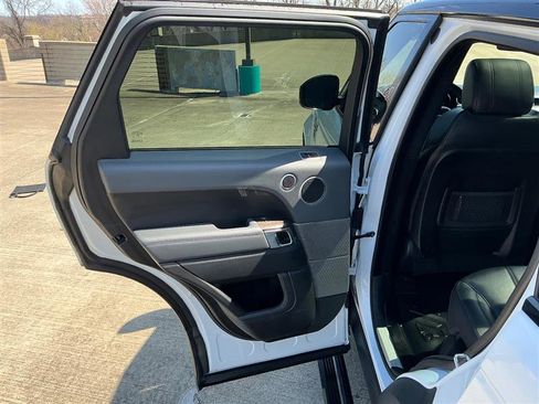 Used 2014 Land Rover Range Rover Sport HSE image 36