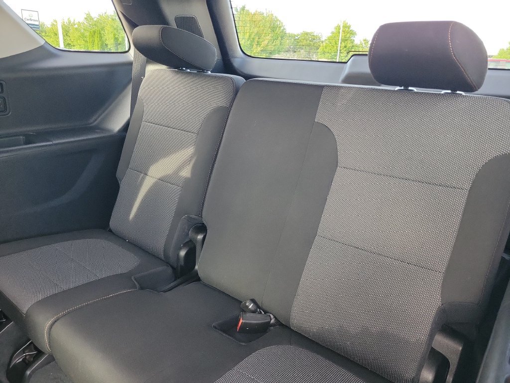 Used 2021 Chevrolet Traverse LT FWD image 29