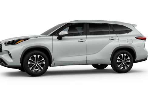 New 2025 Toyota Highlander XLE image 3