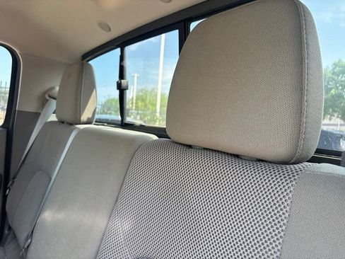 Used 2018 Nissan Frontier SV w/ Value Truck Package RWD image 9